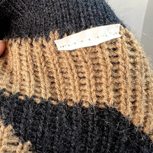 ⭐️2/$10  Charlotte Russe Striped‎ Cape Shawl Size Medium - Picture 6 of 9